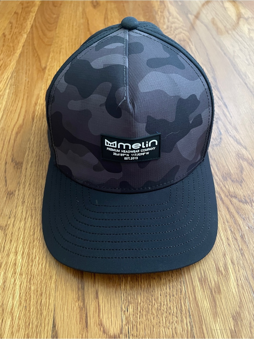 Melin hydro Men's Black/Grey Camo Trucker Hat